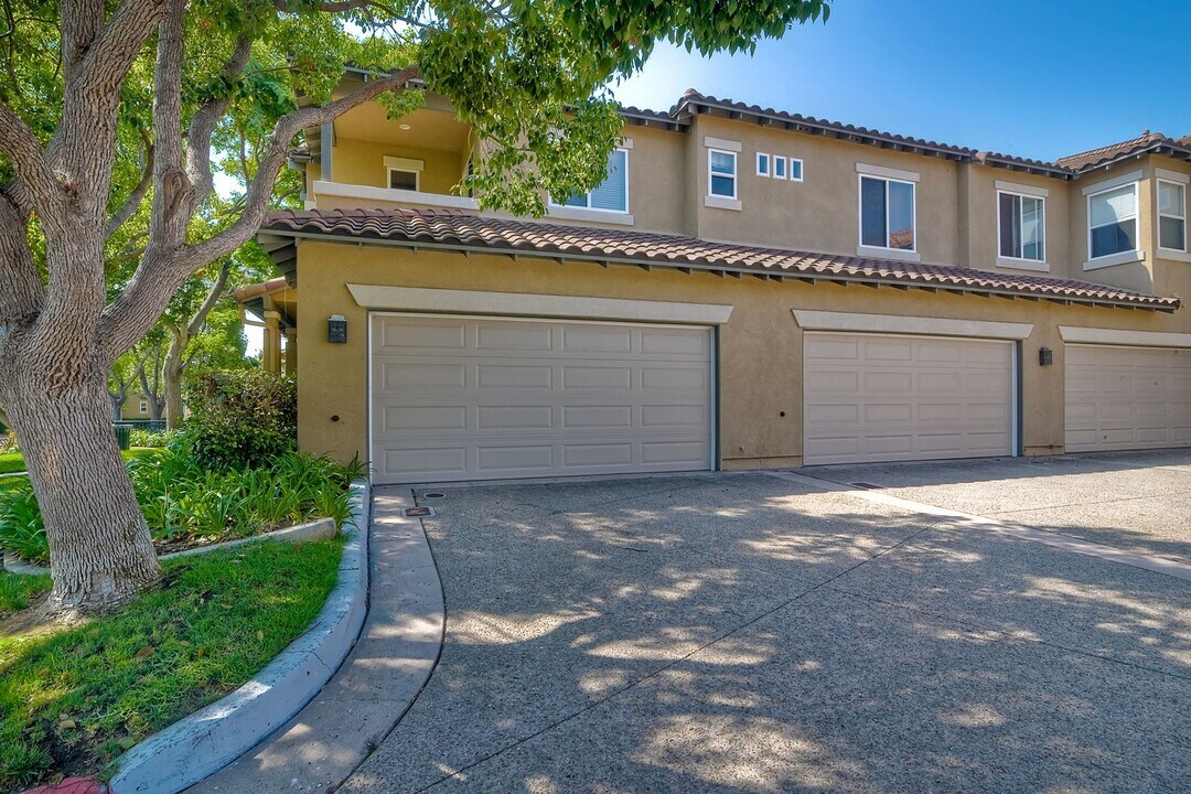 6147 Citracado Cir in Carlsbad, CA - Building Photo