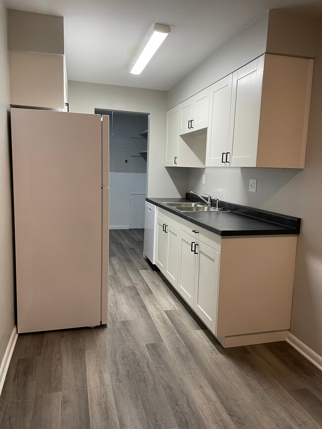 610 Alta Ave, Unit 2 in Englewood, OH - Foto de edificio - Building Photo