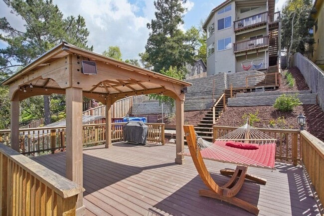 156 Springdale Way in Emerald Hills, CA - Building Photo - Building Photo