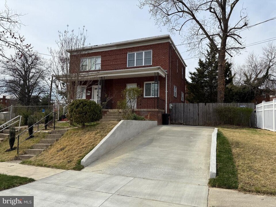 8518 11th Ave in Silver Spring, MD - Building Photo