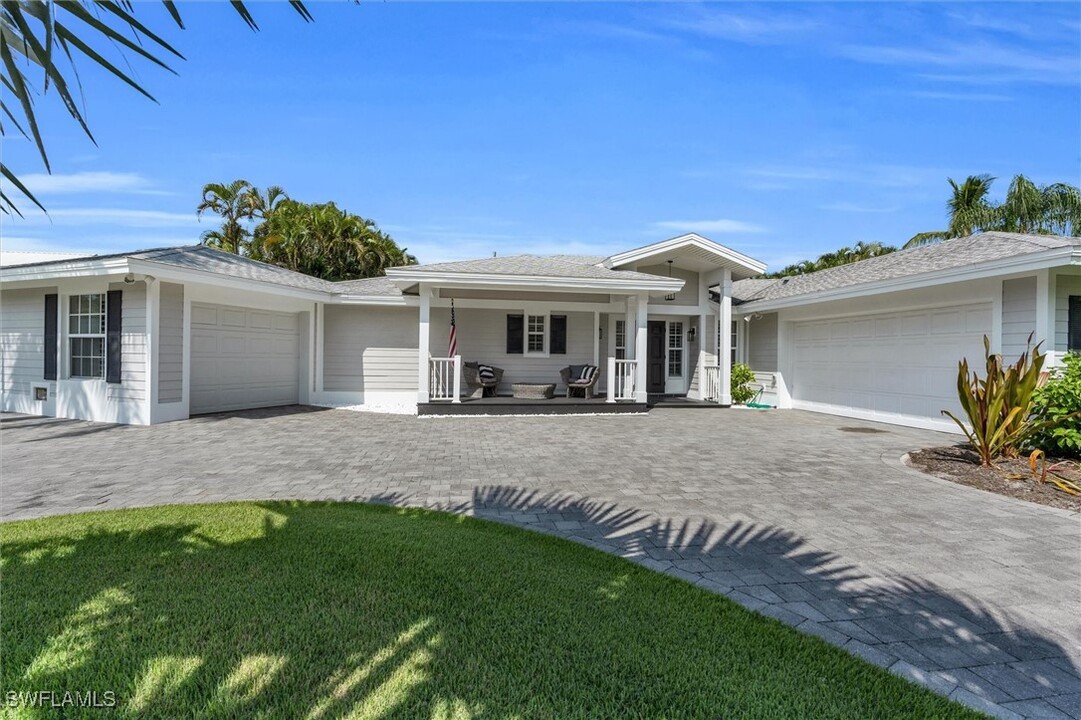 1627 Murex Ln in Naples, FL - Building Photo