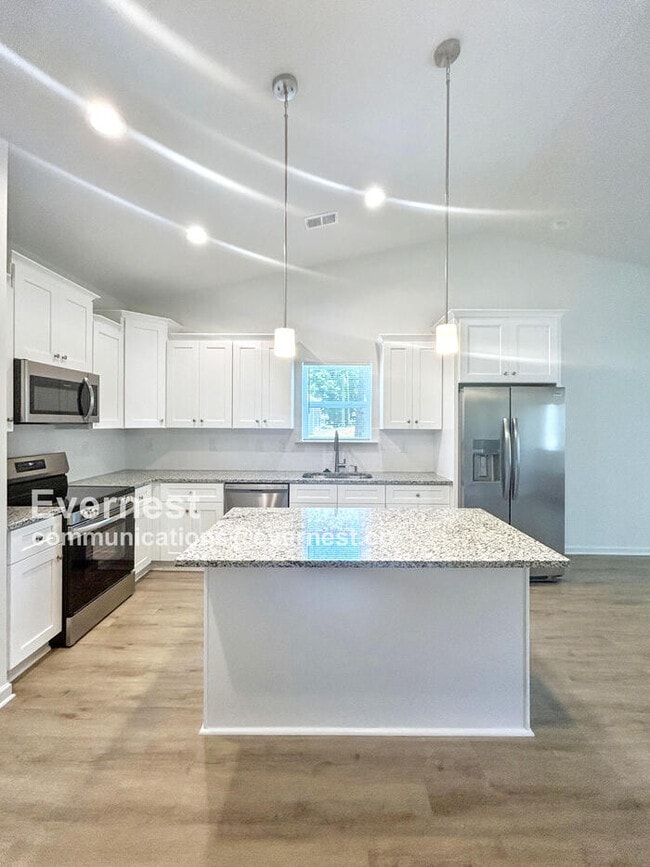 523 E Robinson St in Dallas, NC - Building Photo - Building Photo