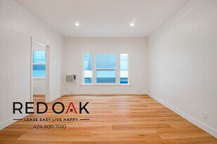 1818 Whitley Ave, Unit 204 in Los Angeles, CA - Building Photo