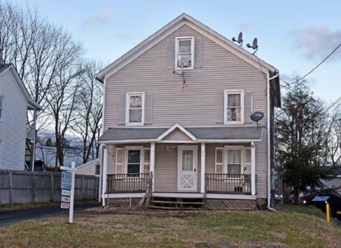 36 Beaver Brook Rd in Danbury, CT - Building Photo