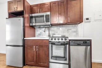 130 Allen St, Unit 3 in New York, NY - Building Photo - Building Photo