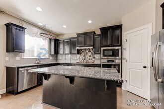 7294 NW Oakfern Dr in Portland, OR - Building Photo - Building Photo
