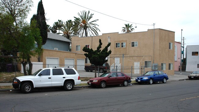 1210-1218 Magnolia Ave in Long Beach, CA - Foto de edificio - Building Photo