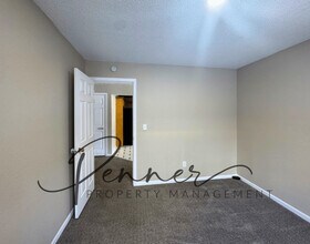 401 NE Austin St in Oak Grove, MO - Building Photo - Building Photo