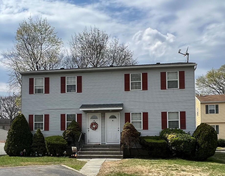 5 Park Manor Ct in Glen Cove, NY - Foto de edificio