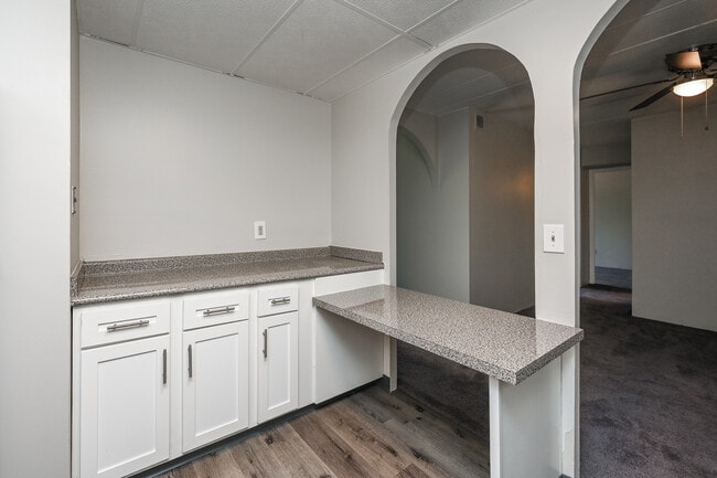 Place Seville Apartments in Pittsburgh, PA - Building Photo - Interior Photo