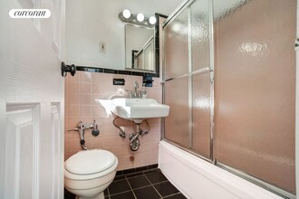 57 W 84th St in New York, NY - Building Photo - Building Photo