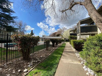 Menlo Pointe in Chico, CA - Foto de edificio - Building Photo