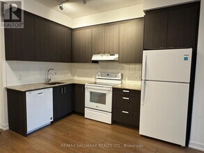 1010 Dundas St E in Whitby, ON - Building Photo - Building Photo