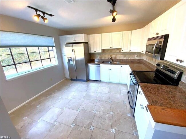 3959 Aeries Way in Virginia Beach, VA - Building Photo - Building Photo