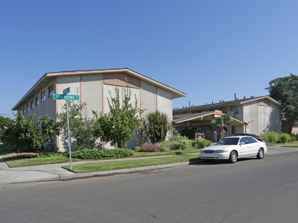 Coral Garden Apartments in Fresno, CA - Building Photo