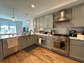 50 Hichborn St in Boston, MA - Building Photo