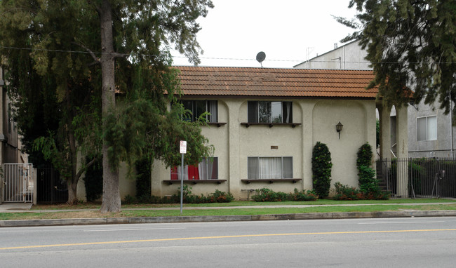 Riverside Dr. Apartments in Sherman Oaks, CA - Building Photo - Building Photo