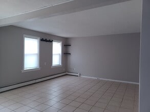 39 Grove St in Plainfield, CT - Building Photo - Building Photo