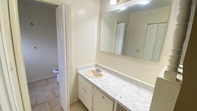 5935 Forest Hill Blvd in West Palm Beach, FL - Foto de edificio - Building Photo