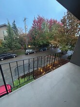 4451 Midvale Ave N in Seattle, WA - Foto de edificio - Building Photo