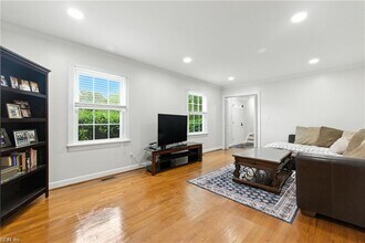 707 Lipton Dr in Newport News, VA - Building Photo - Building Photo