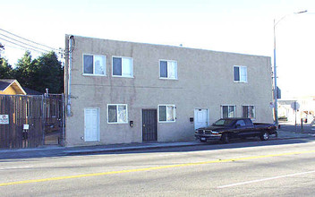 Sawhney Apartments in Oakland, CA - Building Photo - Building Photo