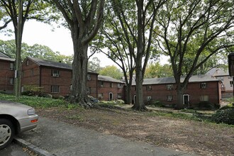 Briarwood Apartments in Atlanta, GA - Building Photo - Building Photo