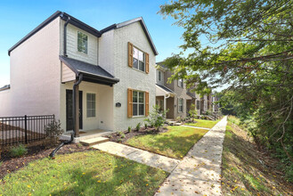 2345 E Amherst Aly in Fayetteville, AR - Building Photo - Building Photo