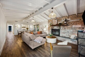 6407 Lynn Ln in Lago Vista, TX - Building Photo - Building Photo