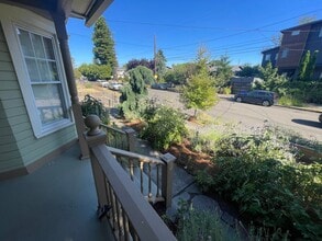 1725 N Sumner St in Portland, OR - Building Photo - Building Photo