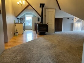 906 West Ave, Unit Apt 4 in Medina, NY - Building Photo