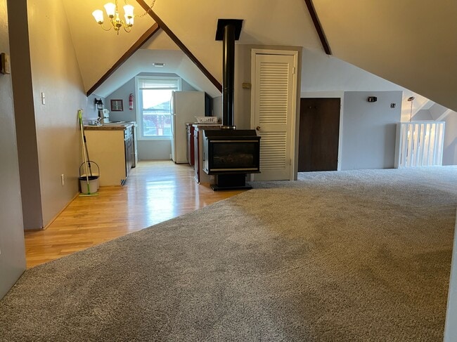 906 West Ave, Unit Apt 4