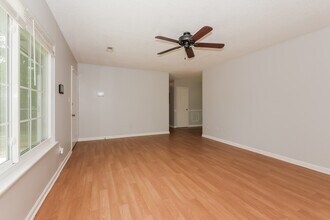 109 Neal Ave in Stockbridge, GA - Foto de edificio - Building Photo