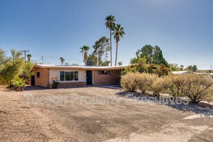 6844 E Kingston Dr in Tucson, AZ - Building Photo