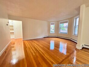 312 Tappan St in Brookline, MA - Building Photo - Building Photo