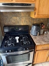 963-965 JFK Blvd E, Unit 2-1 in Weehawken, NJ - Foto de edificio - Building Photo