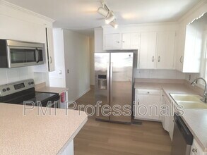 241 Ben Allen Rd in Nashville, TN - Building Photo - Building Photo