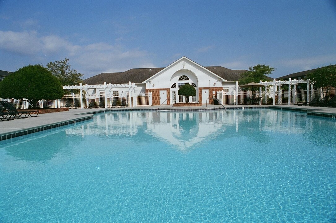 Reserve at Jacksonville Commons in Jacksonville, NC - Foto de edificio