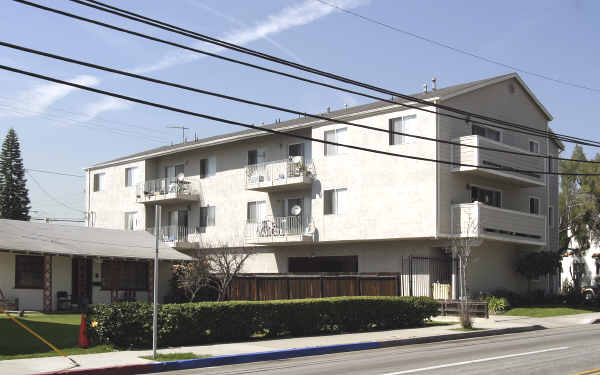 1635 Obispo Ave in Long Beach, CA - Foto de edificio - Building Photo