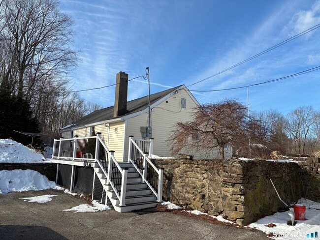 159 Purdy Hill Rd in Monroe, CT - Building Photo - Building Photo
