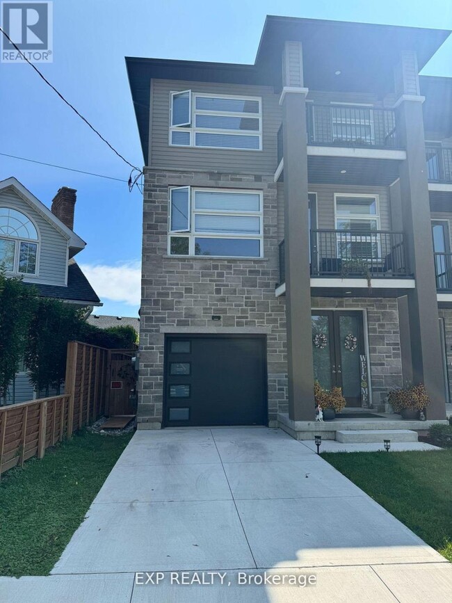 37 Riverside Dr