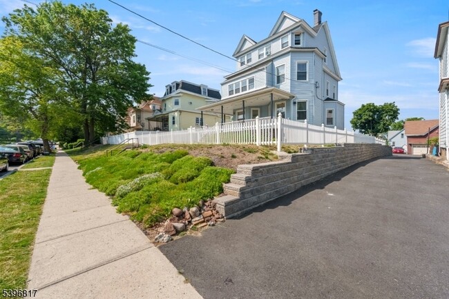 76 Lafayette Ave, Unit 3 in Passaic, NJ - Building Photo - Building Photo