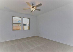 562 Papaya Dr in Buda, TX - Building Photo - Building Photo