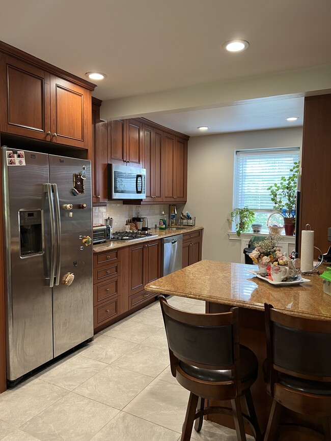 185 E Palisade Ave in Englewood, NJ - Building Photo - Building Photo