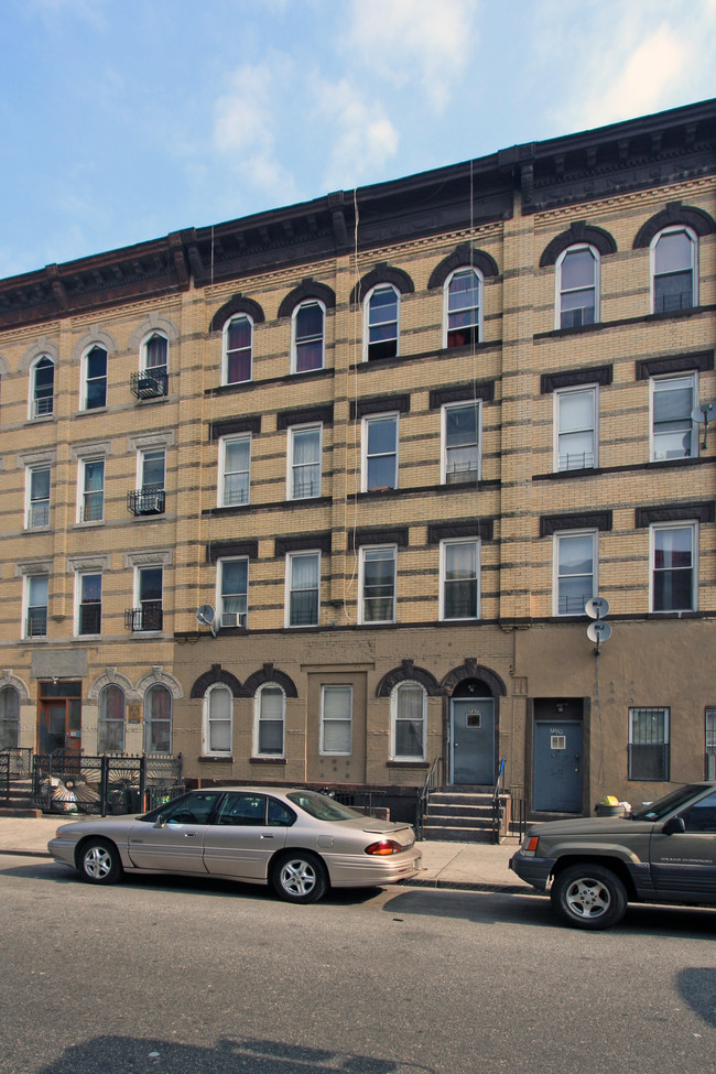 727 Knickerbocker Ave in Brooklyn, NY - Building Photo - Building Photo