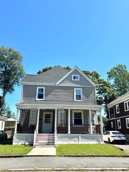 123 Beach St in Quincy, MA - Building Photo