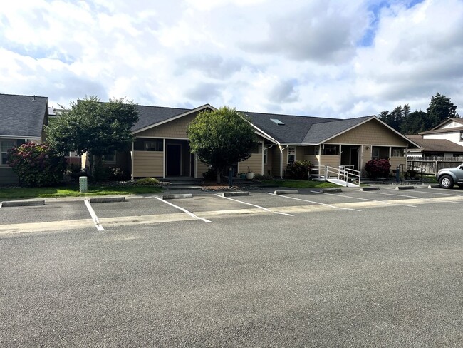 2471 Shay Ct in Fortuna, CA - Building Photo - Building Photo