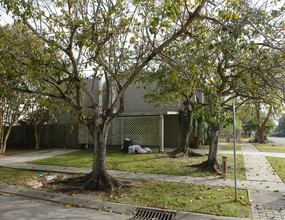 1201 Carrollton Ave in Metairie, LA - Foto de edificio - Building Photo