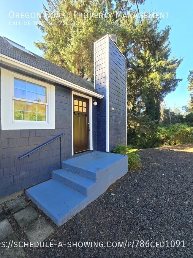 1910 NE 12th St in Lincoln City, OR - Building Photo - Building Photo