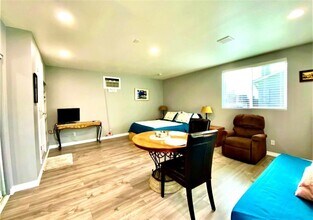 7022 Sylvia Ave in Los Angeles, CA - Building Photo - Building Photo